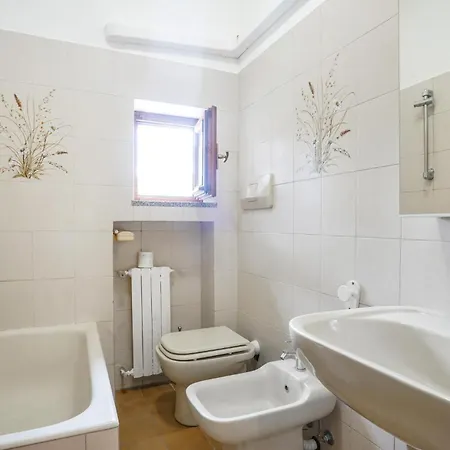 2 Bedroom Cozy In Appartement