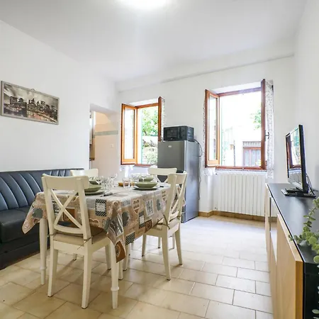2 Bedroom Cozy In Appartement Taggia